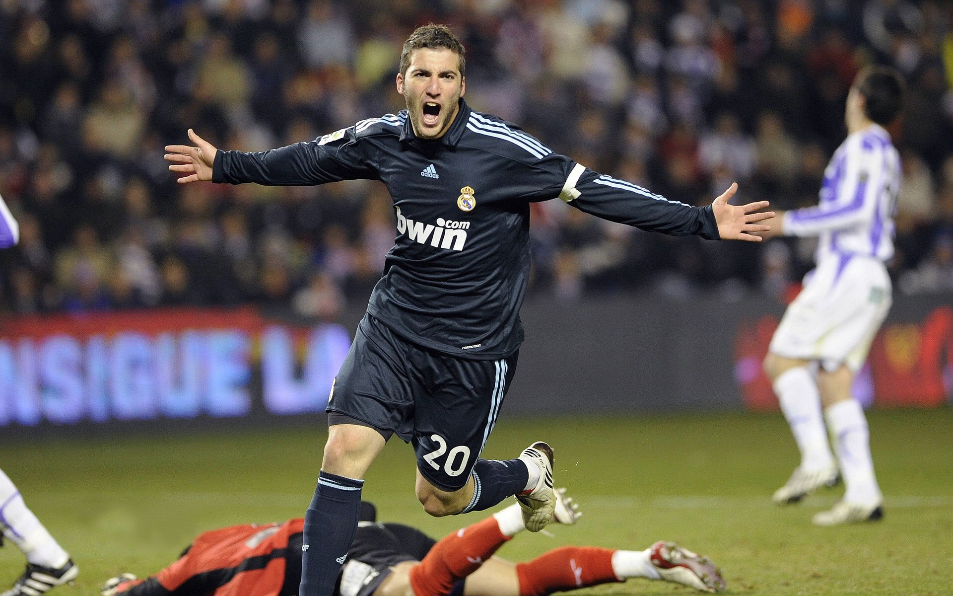 开云体育移动版-“西甲明星频繁制造精彩瞬间，比赛赏心悦目”，西甲明星球员