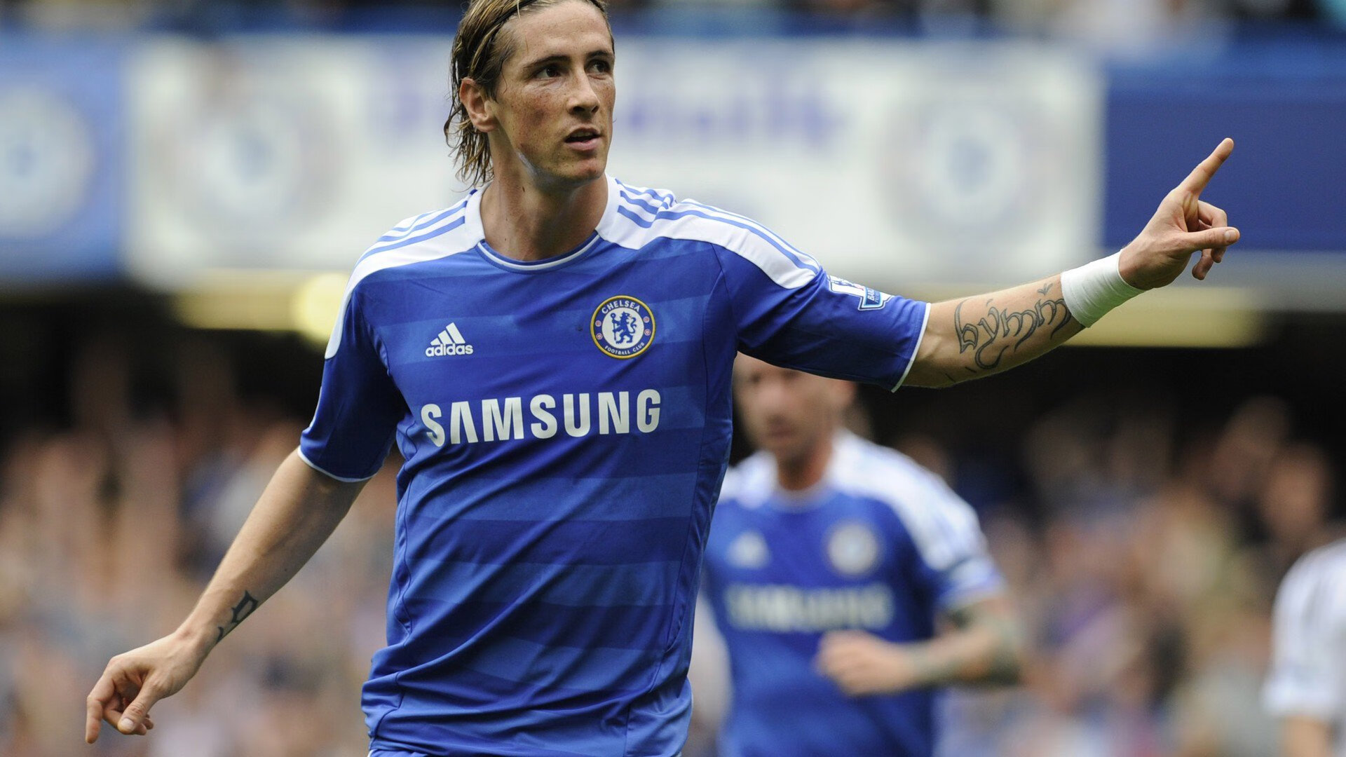 开云体育官网下载-德甲裁判执法尺度引发讨论，公平问题再受关注，德甲场地